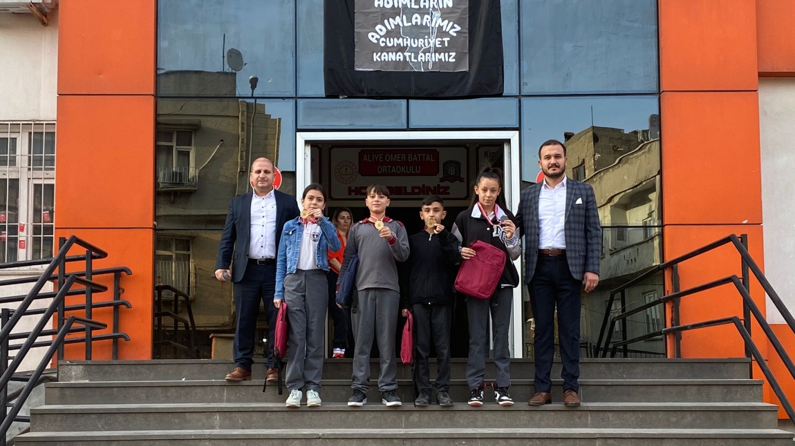Aliye Ömer Battal Ortaokulu halter turnuvası il birincilikleri ile geleneğini bozmadı